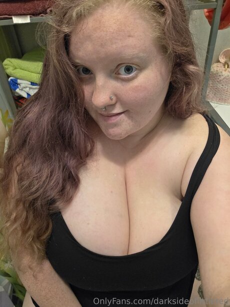 Darksideoflittlered nude model photos