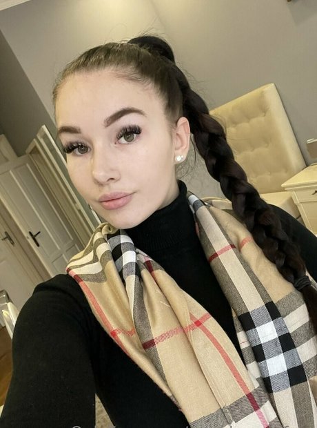 ariaphoenixfree actress pics