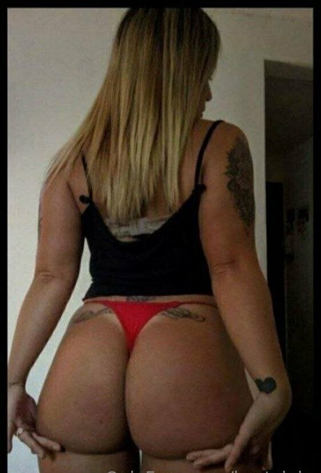 bustylola sexy star galleries