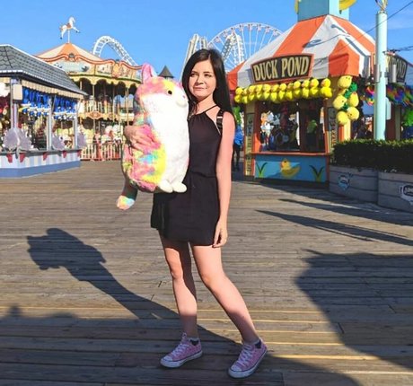 cowtail top actress gallery