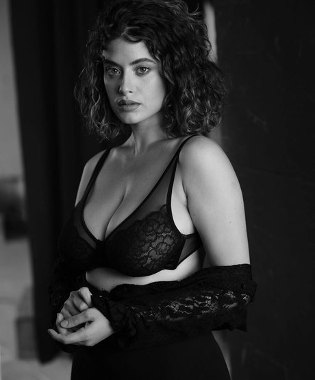 Anna Pittureri model beautiful images