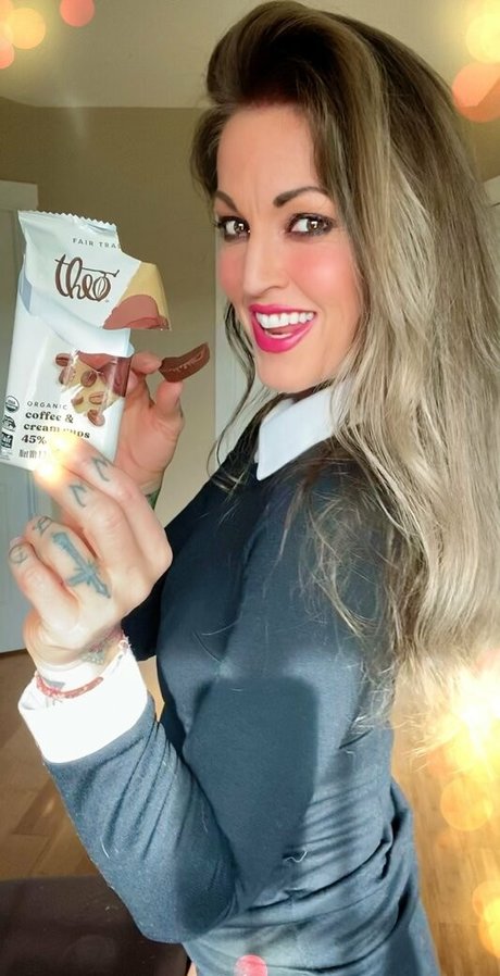 janine model sexy photo