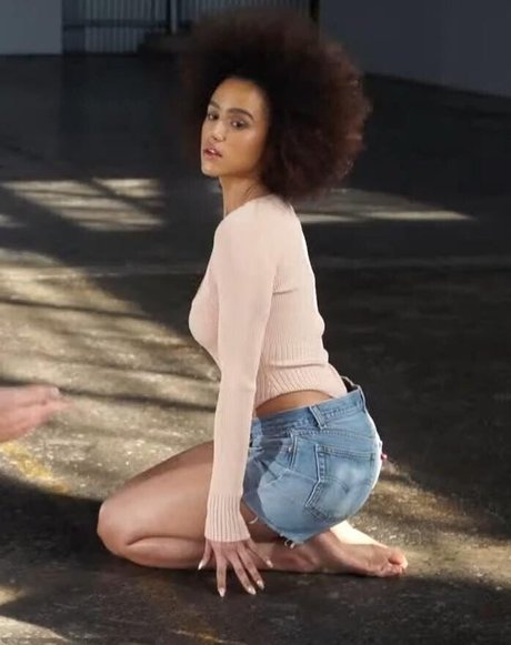 Nathalie Emmanuel star art images