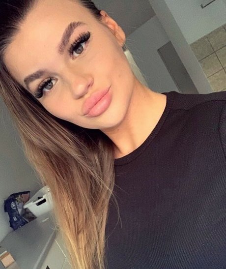 Sarah Slavo model naked pictures