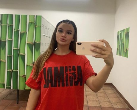 Sarah Slavo hot model photo