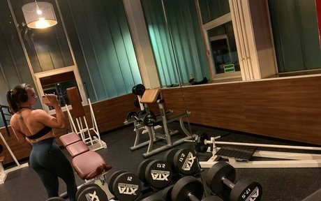 Sarah Slavo nude actress pics