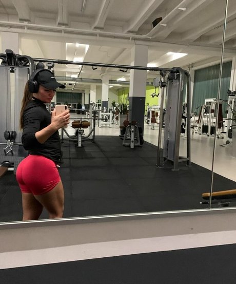 Sarah Slavo beautiful star pictures