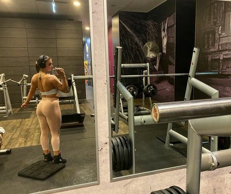 Sarah Slavo hd actress gallery