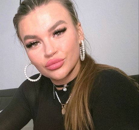 Sarah Slavo sexy actress picture