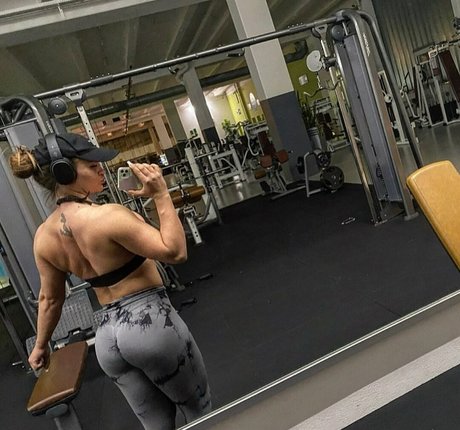 Sarah Slavo model exclusive img