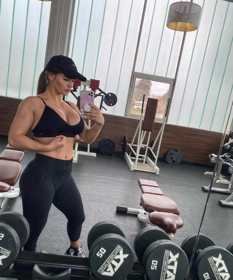 Sarah Slavo erotic actress img