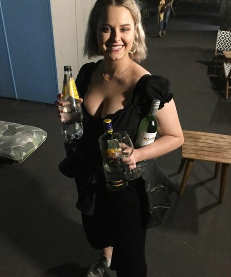 Jasmine Ramage sexy model images