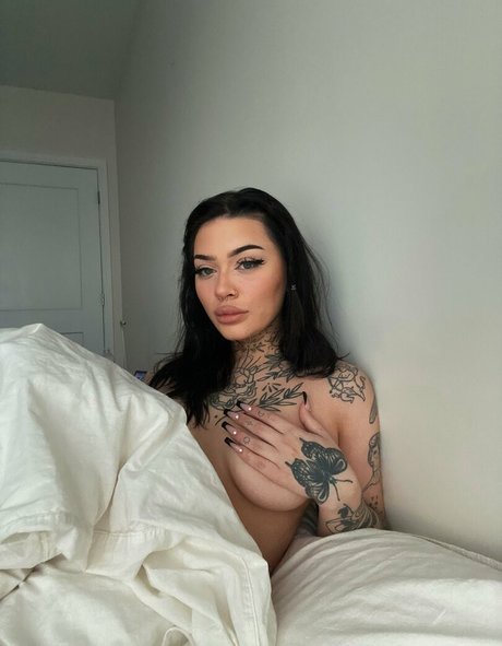 Locallystupid pretty model picture