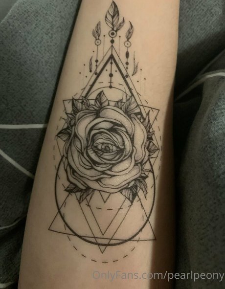 pearlpeony naked model pic