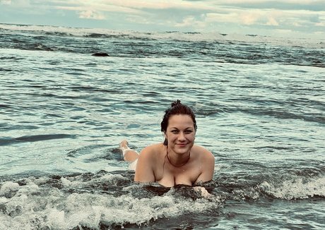 boobStruggle nude actress gallery