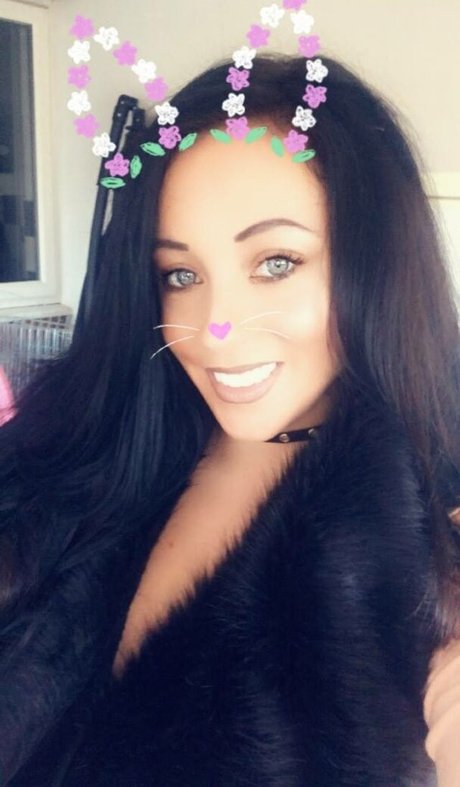 Kelly Louise Sheridan exclusive star photos