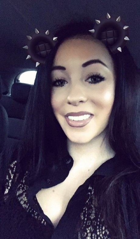 Kelly Louise Sheridan high quality model images