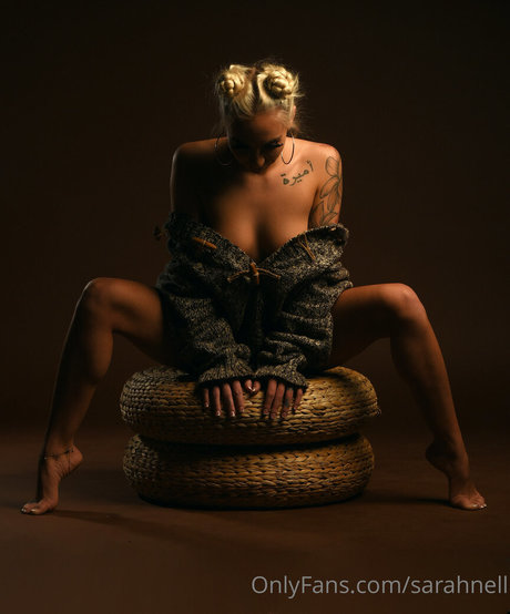 sarahnell art model picture