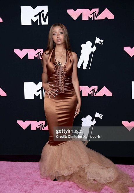 PinkPantheress art pornstar photo