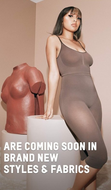 PinkPantheress nudes model picture