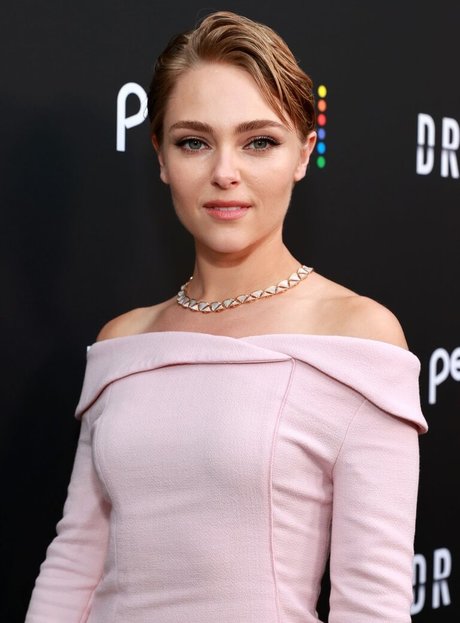 AnnaSophia Robb pretty pornstar img