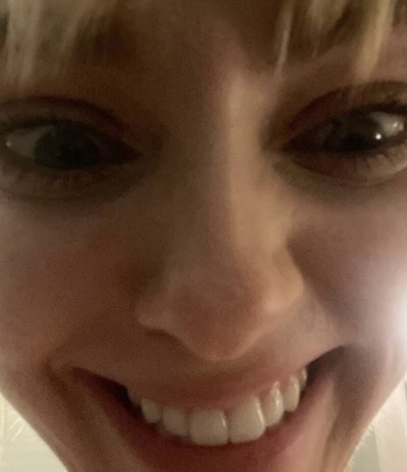 AnnaSophia Robb pornstar hd photos