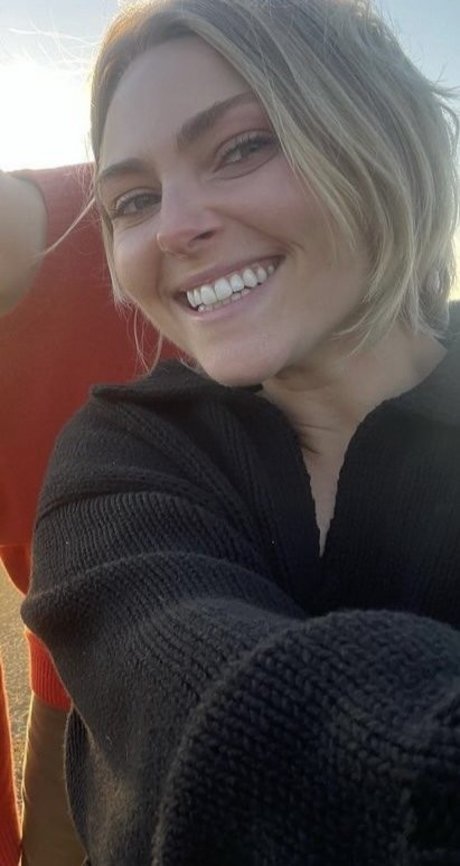 AnnaSophia Robb pornstar hot images