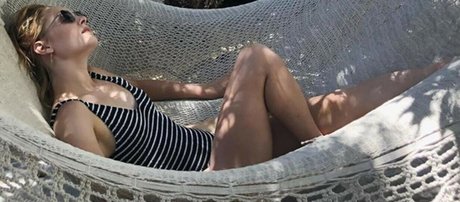 AnnaSophia Robb pornstar exclusive galleries