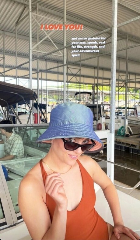 AnnaSophia Robb pornstar sexy gallery