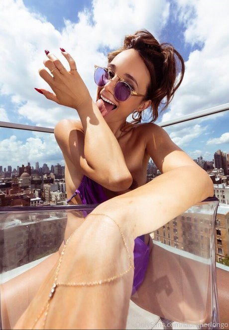 Laura Perlongo erotic model picture