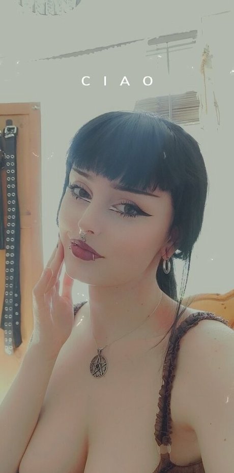 missdellavigne sexy actress picture