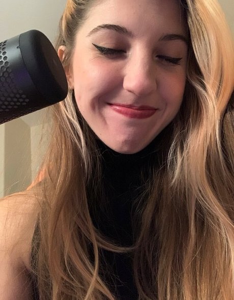 FrivolousFox ASMR nude actress pictures