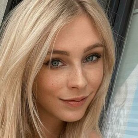 Milschbaum model sex images