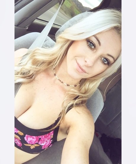 Abbyyyyyx0x0 star adult images