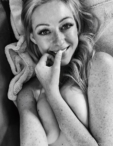 Abbyyyyyx0x0 model hot picture