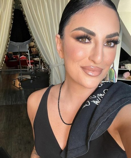 Sonya Deville star art gallery