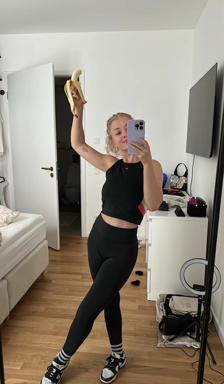 Mimi Lintrup star pornographic photo