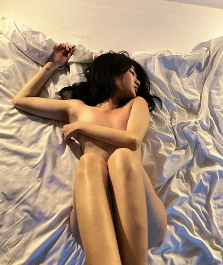 Thanh Nhen sexy actress photos