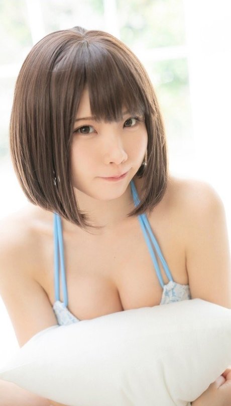 Enako star sexy photo