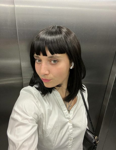 alazeya pornographic model pics