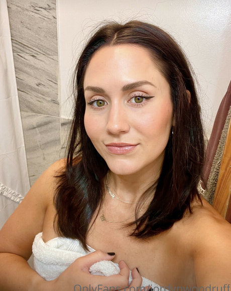 Jordyn Woodruff top model photo