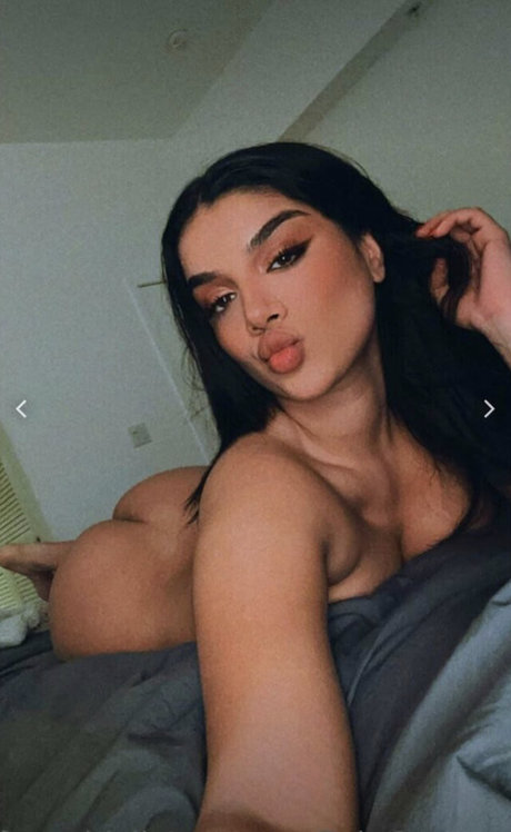 Alishba Sheikh star free pics