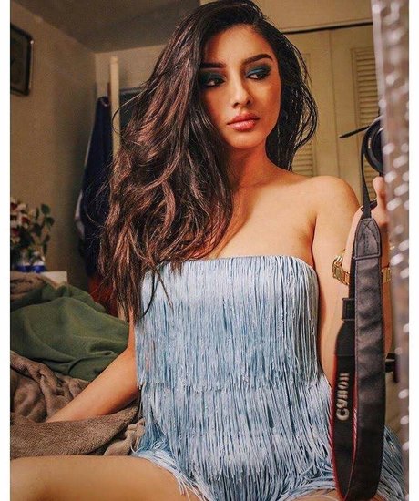 Alishba Sheikh star beautiful pictures