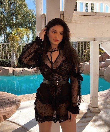 Alishba Sheikh sexy model photo