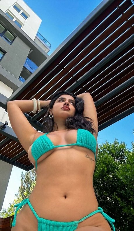 Alishba Sheikh sexy actress archive