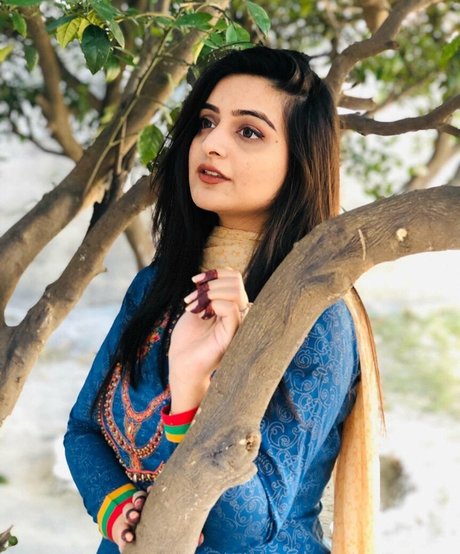 Alishba Sheikh model erotic photos