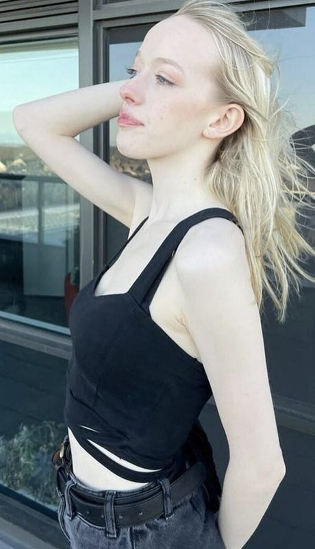 Amybeth McNulty pornographic actress pics