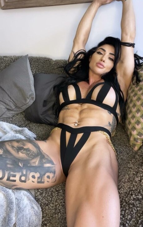 Pretzel free model photos