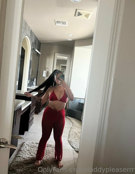 kendallknightt model naked image