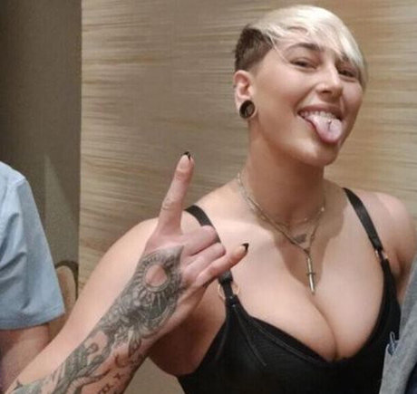 Rhea Ripley star pretty picture